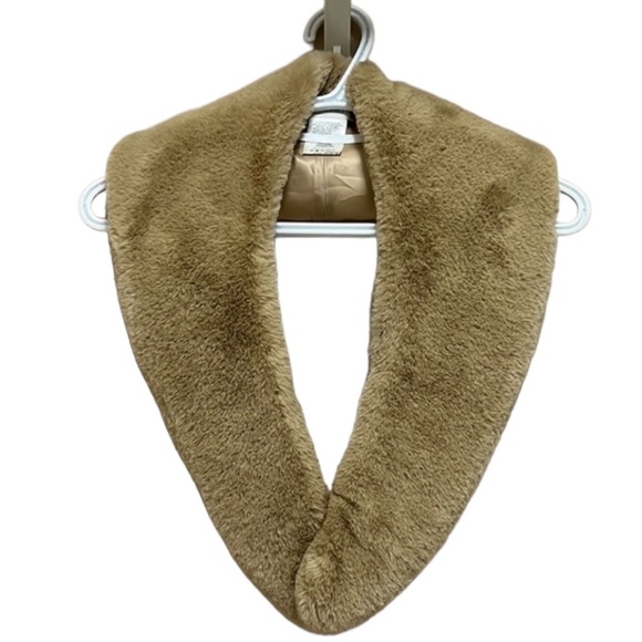 Aritzia Auxiliary Faux Fur Neck Warmer - Picture 1 of 4